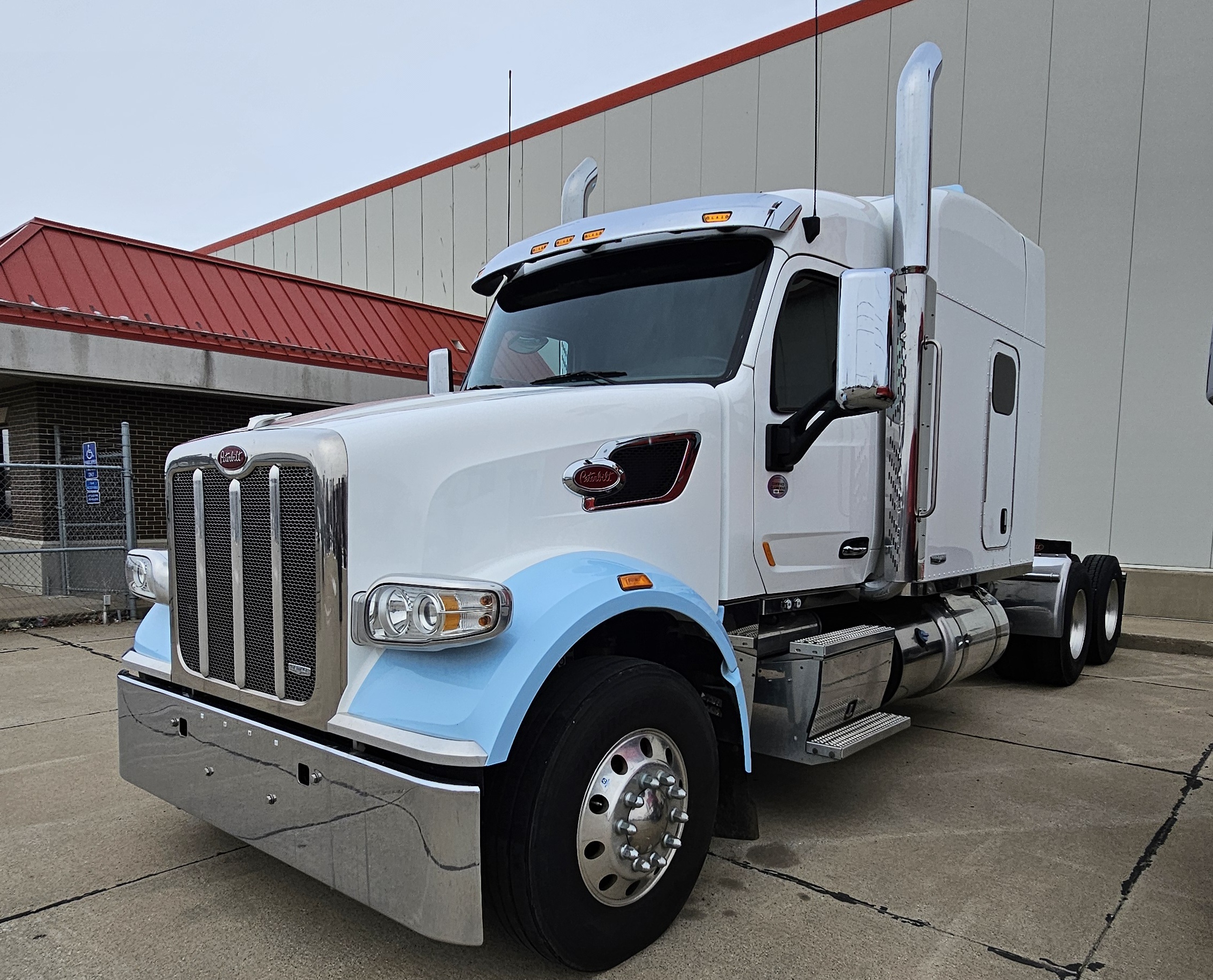 Photo of a 2020 Peterbilt 567