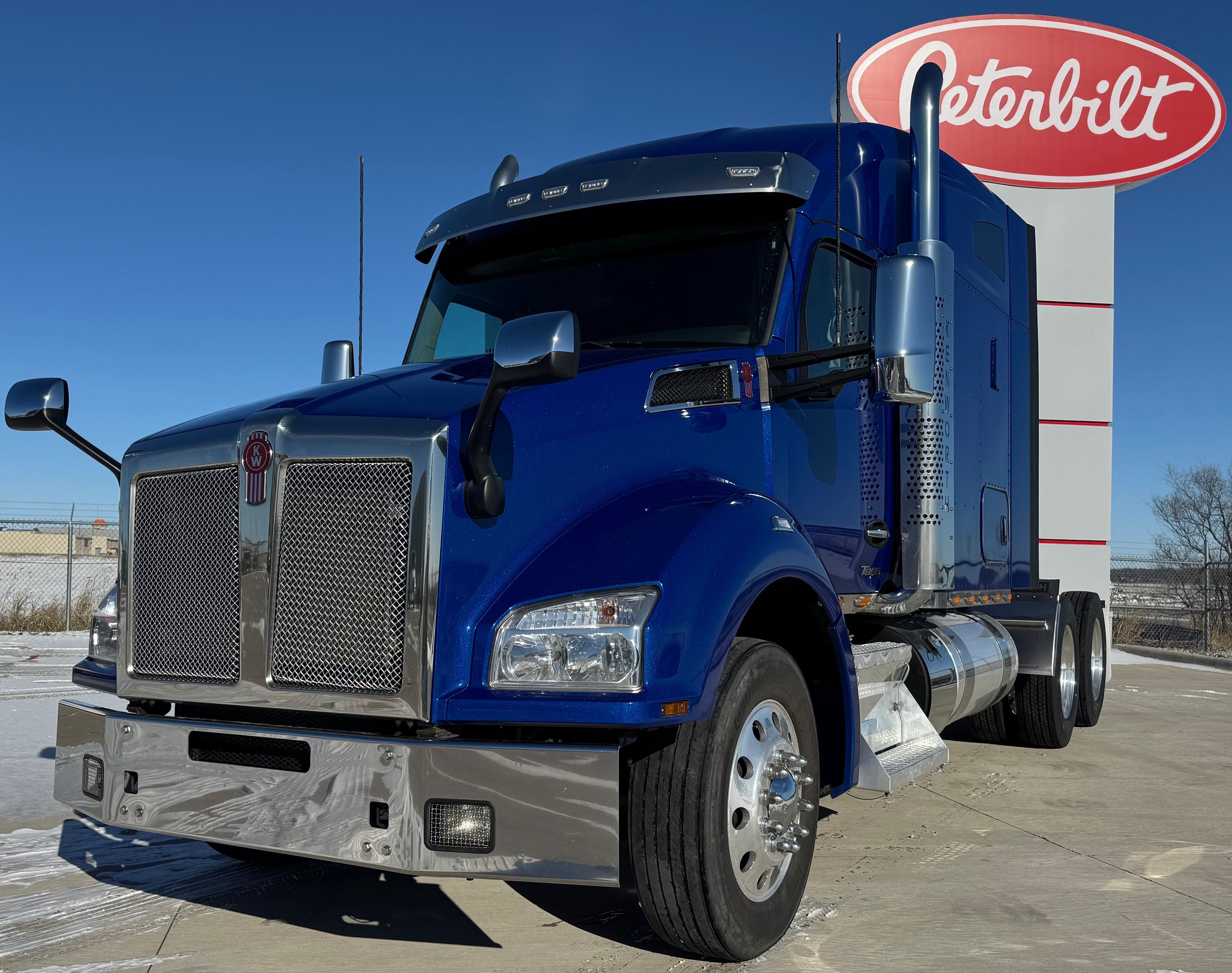 Photo of a 2022 Kenworth T880