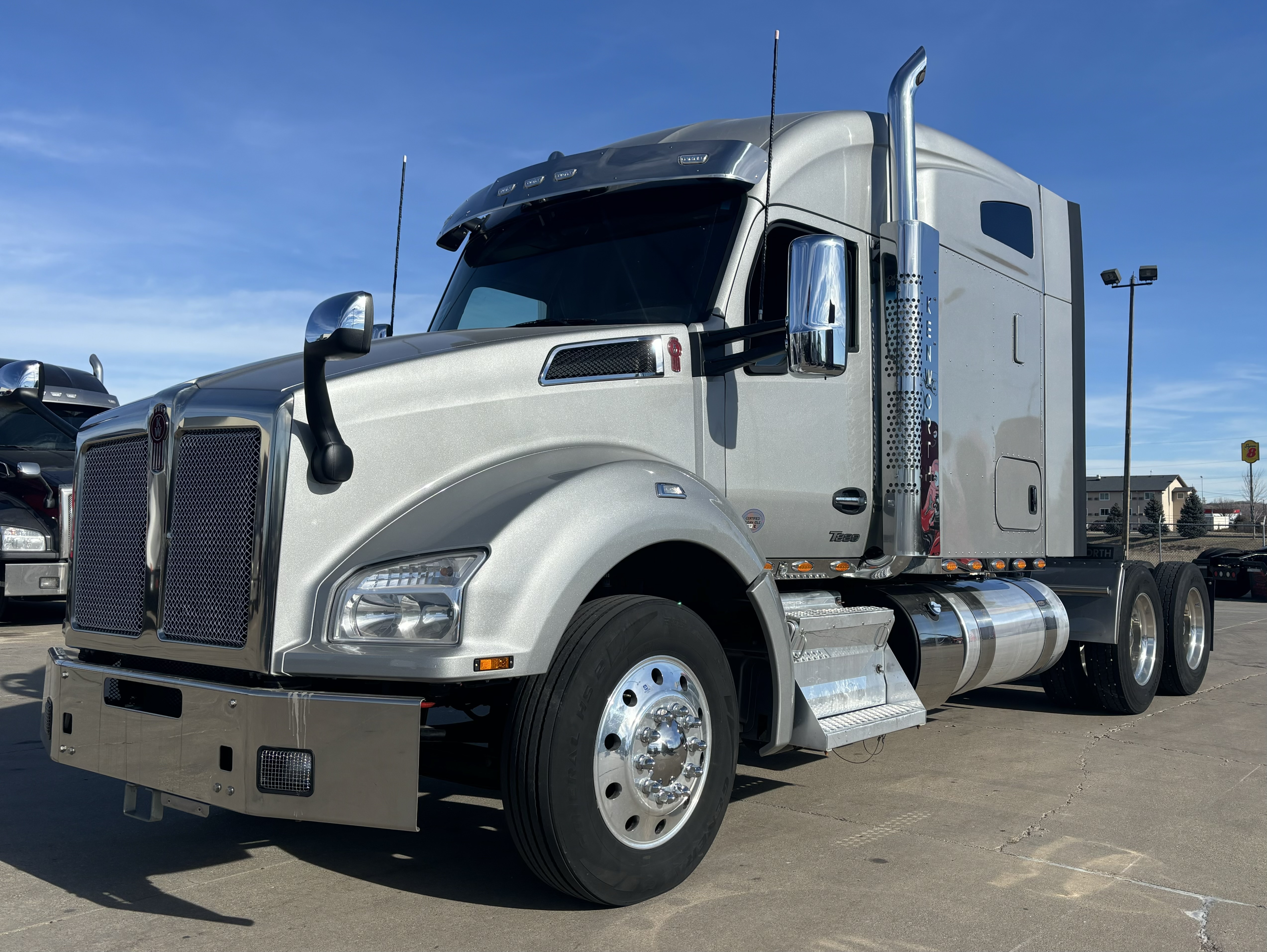 Photo of a 2022 Kenworth T880