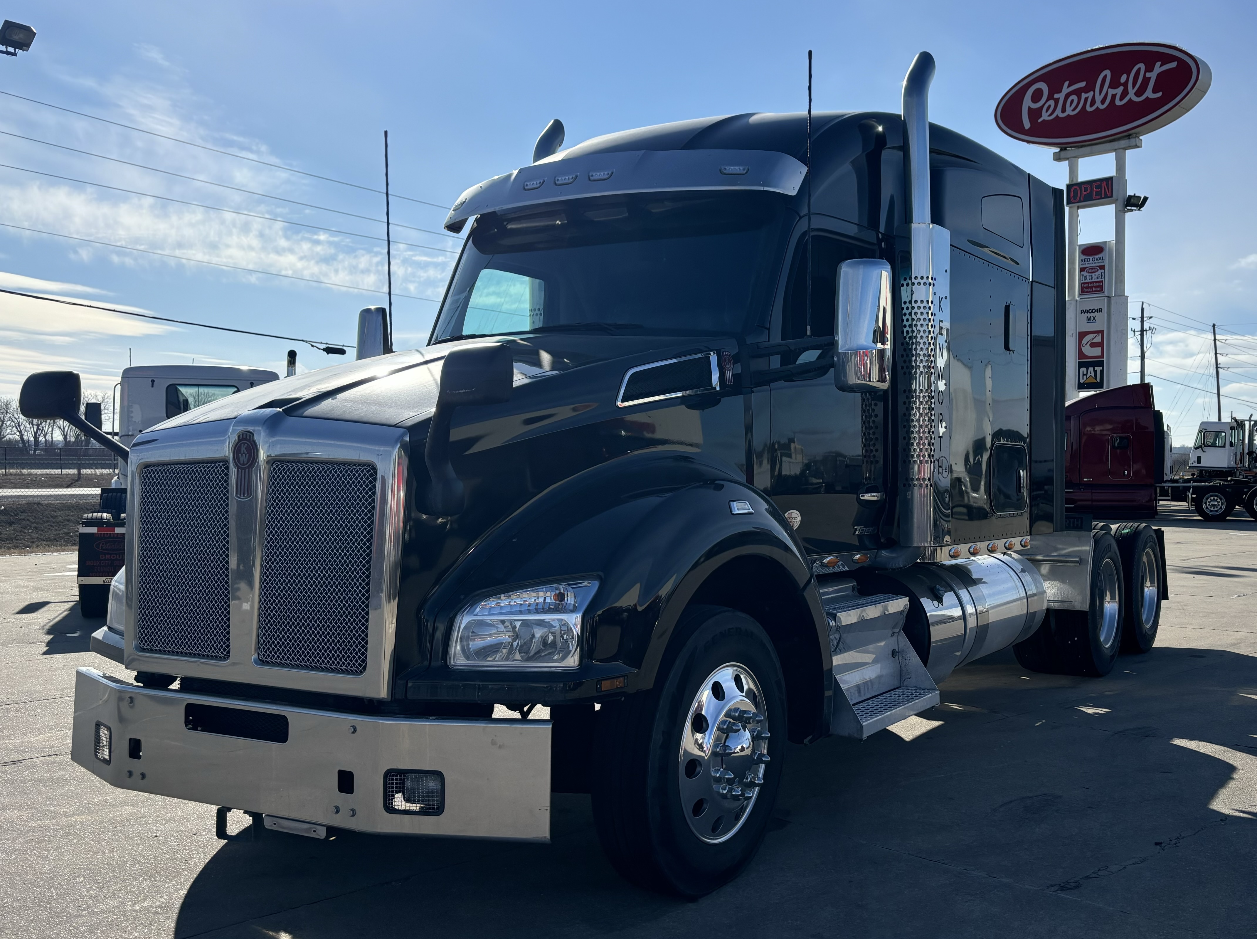 Photo of a 2022 Kenworth T880