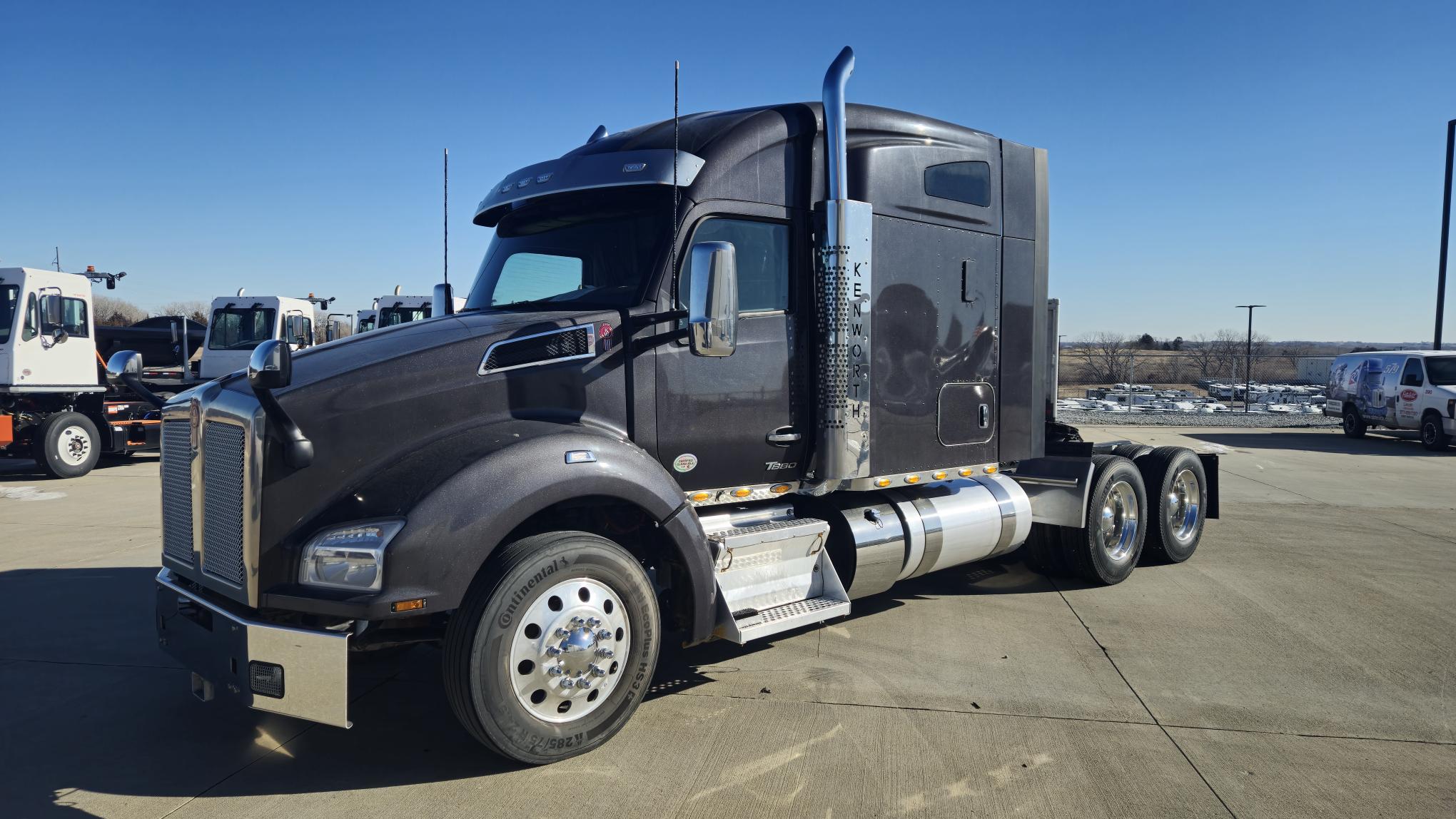 Photo of a 2022 Kenworth T880